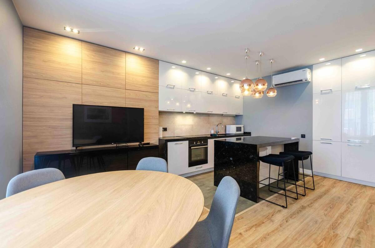 Petrovdom 190-199-216 In Spacious Apartments At Rc New York Concept House Kiev Exteriör bild